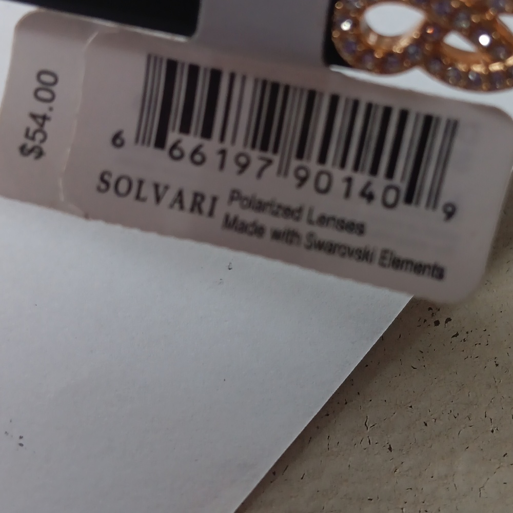 Solvari Black Sophia NWT sunglasses. No Scratches!!